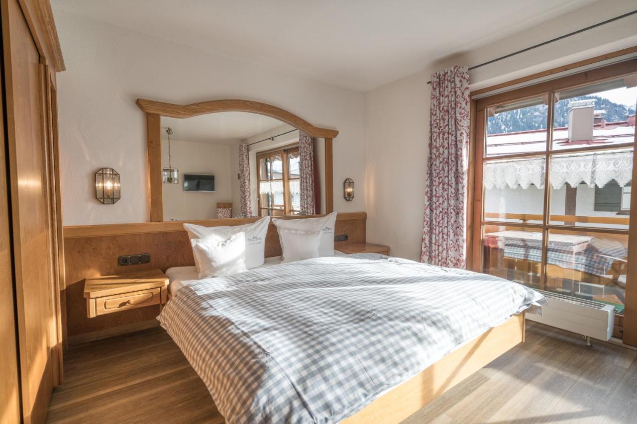 Ferienwohnungen Alpentraum - Landhaus Im Oberen Markt Oberstdorf Exterior photo